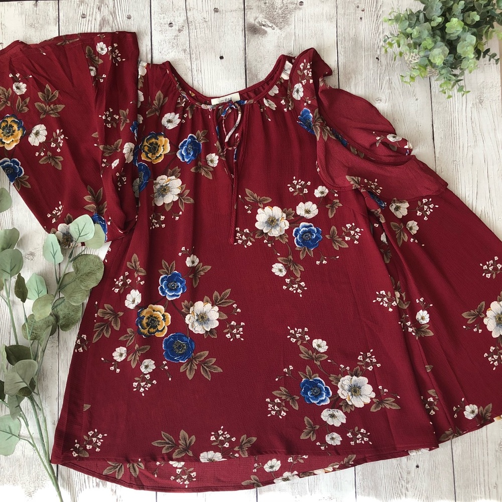 1 LEFT 🔥Wine Floral Bell Sleeve Top